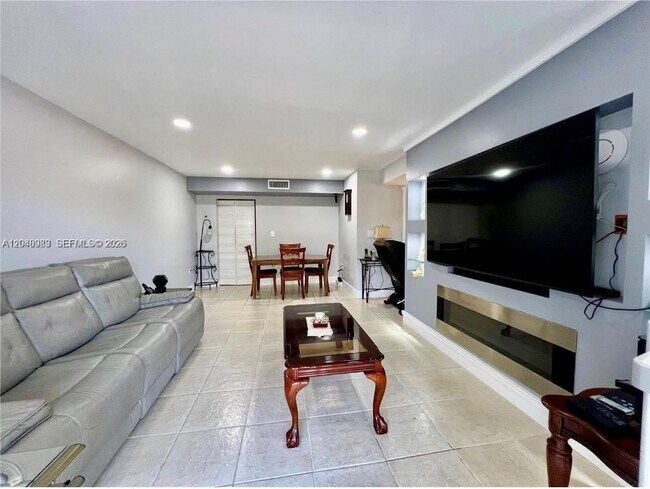 Photo - 4255 N University Dr Unit 304