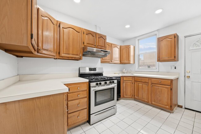 Building Photo - 1433 43rd St Unit 1