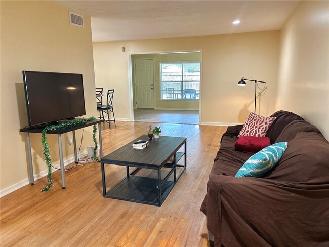 Photo - 4046 Woodfin St