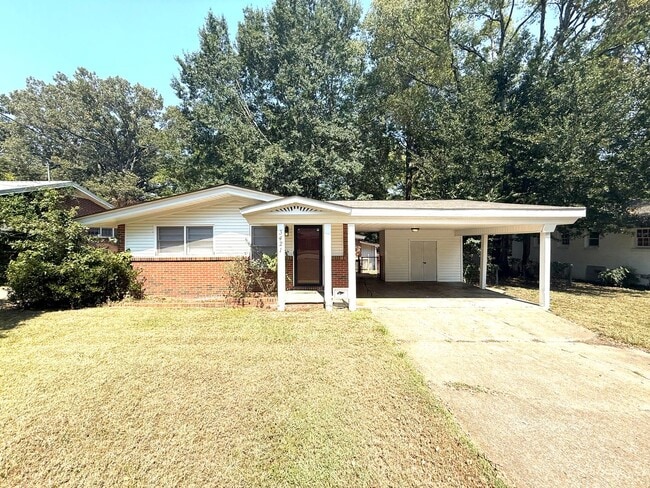Building Photo - ** 3 Bed 2 Bath located off Perry Hill rd ... Rental