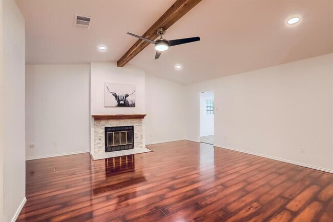 Photo - 8400 Horton Trail