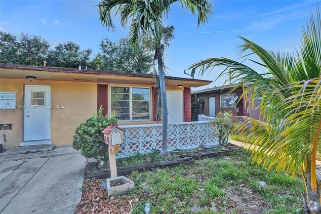 Building Photo - 16980 N Miami Ave Unit 16982 Rental