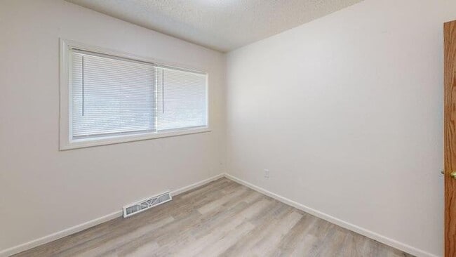 Photo - 106 Division St NW