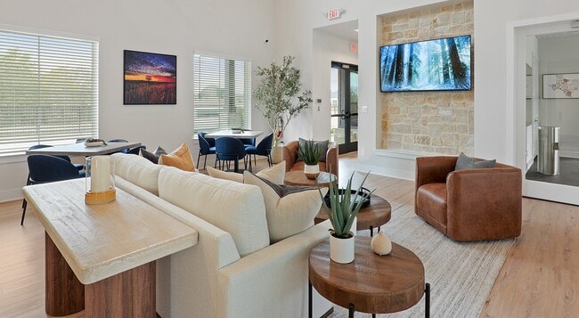 Building Photo - 637 Canvas Ave