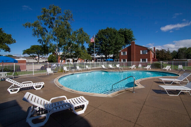 Photo - Holiday Center Apartments