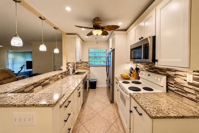 1252 Club Dr W Unit D