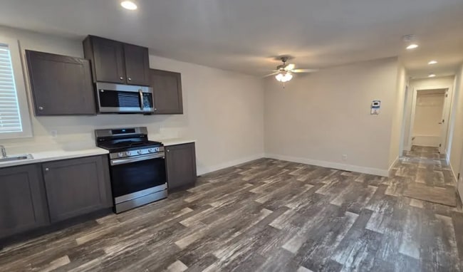 Photo - 726 Oak Ln