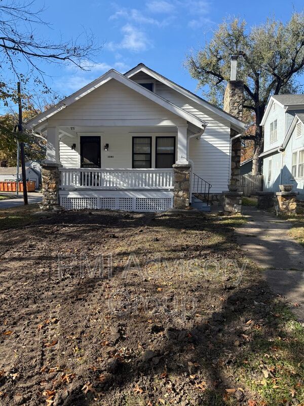 Photo - 1241 SW Macvicar Ave