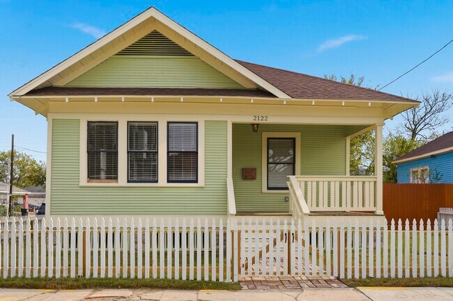 Photo - 2122 Hardy St