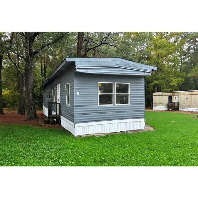 Building Photo - 4502 E Old Marion Hwy