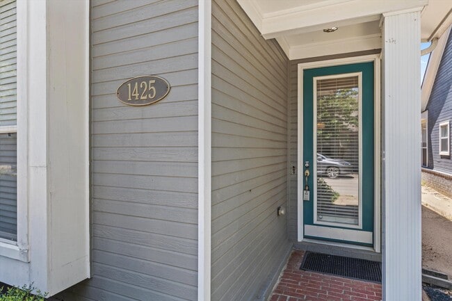Photo - 1425 Island Town Dr