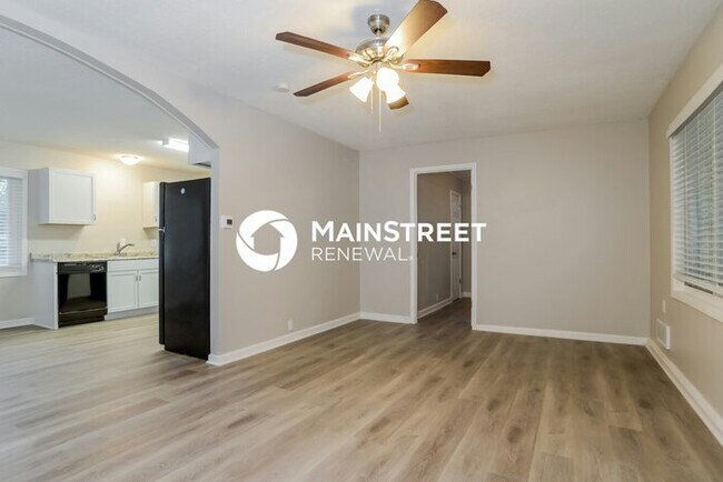 Photo - 4 Bedroom Pet-Friendly Home in Kansas City, MO with Main Street Renewal