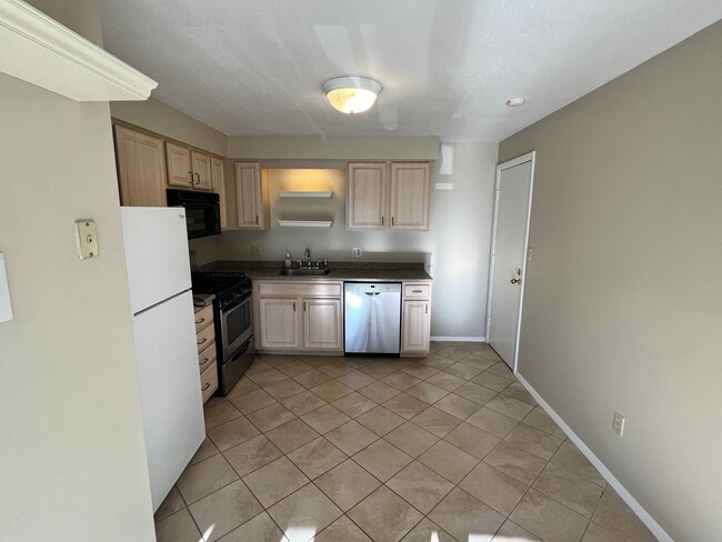 Kitchen - 88 Beacon St Unidad 5 Rental