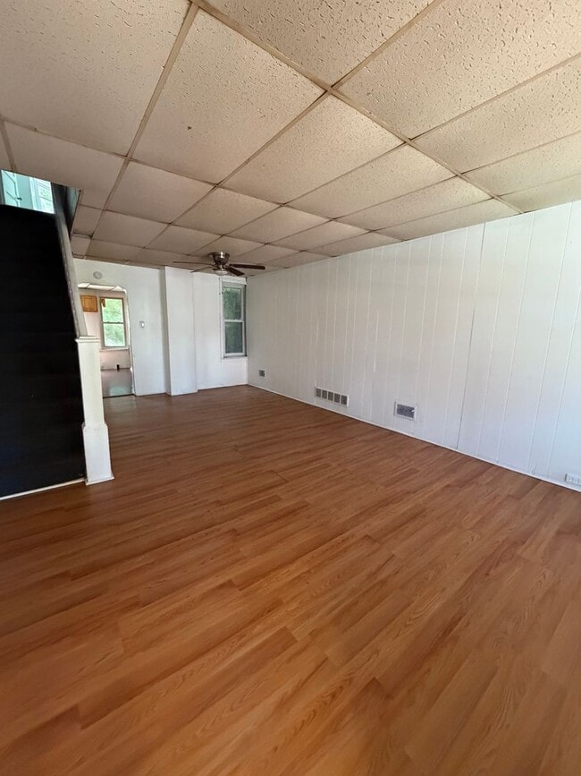 73 E Paul Ave