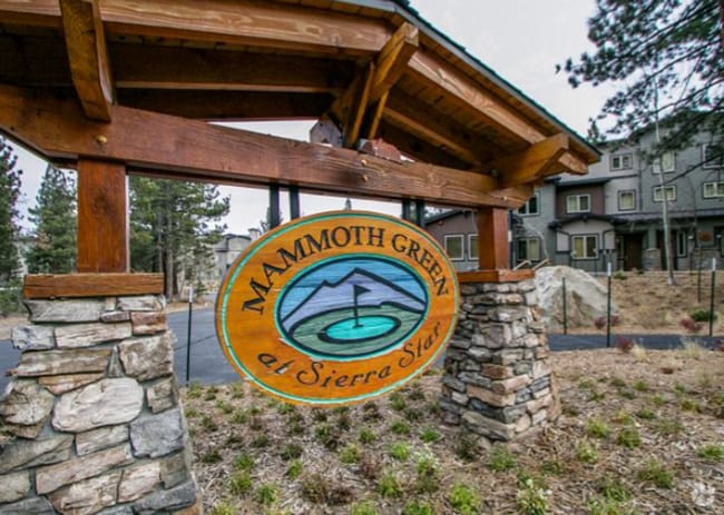 Building Photo - Beautiful 2 Bed, 2 Bath Fully Furnished Co... Rental