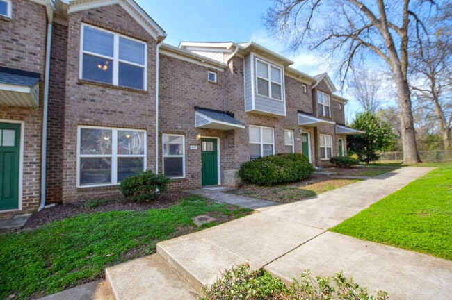 Building Photo - Downtown Walkable Townhome | 3 Bed | 2 Bath | $1,750