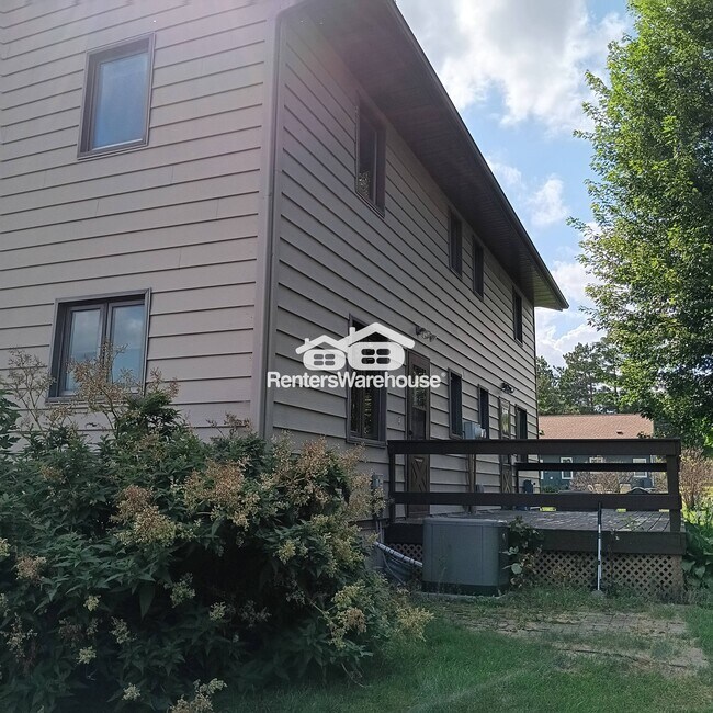 Photo - 901 3rd St S