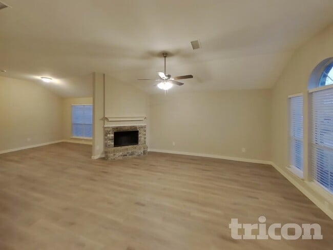 Photo - 4710 Grovetree Ln