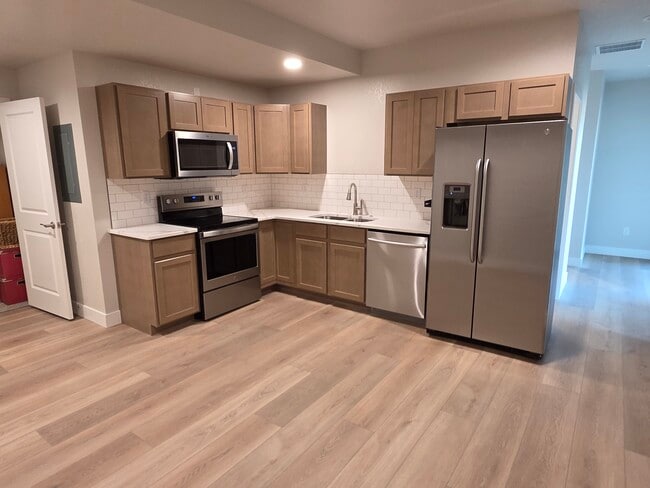 Building Photo - 2920 Donatello St Unit B
