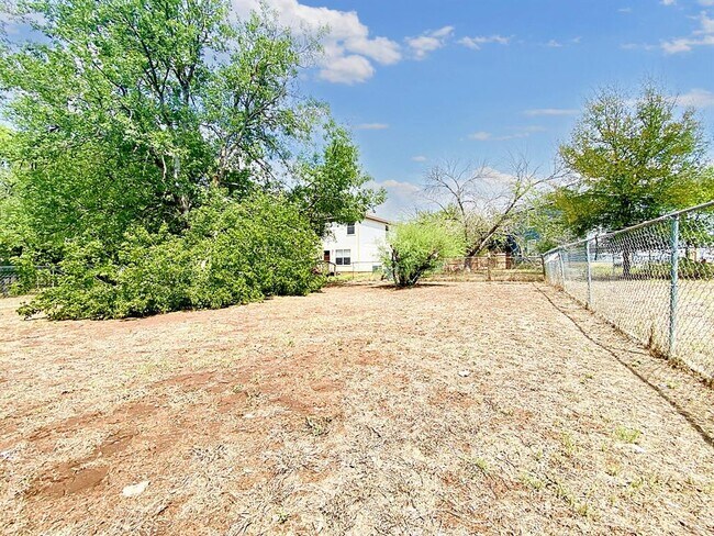 Photo - 109 Hughson Ct