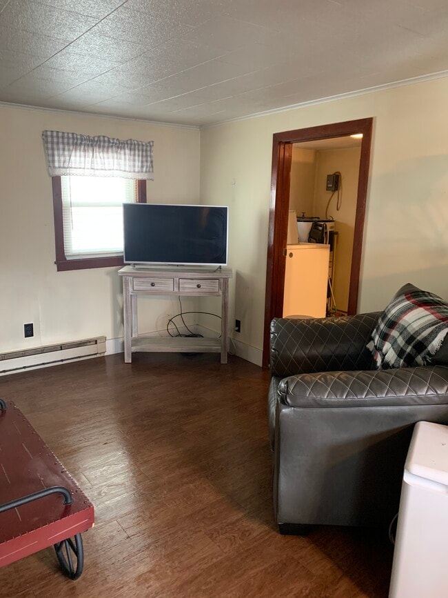 Tv - 24 Standish St Unit 25-26 College Housing