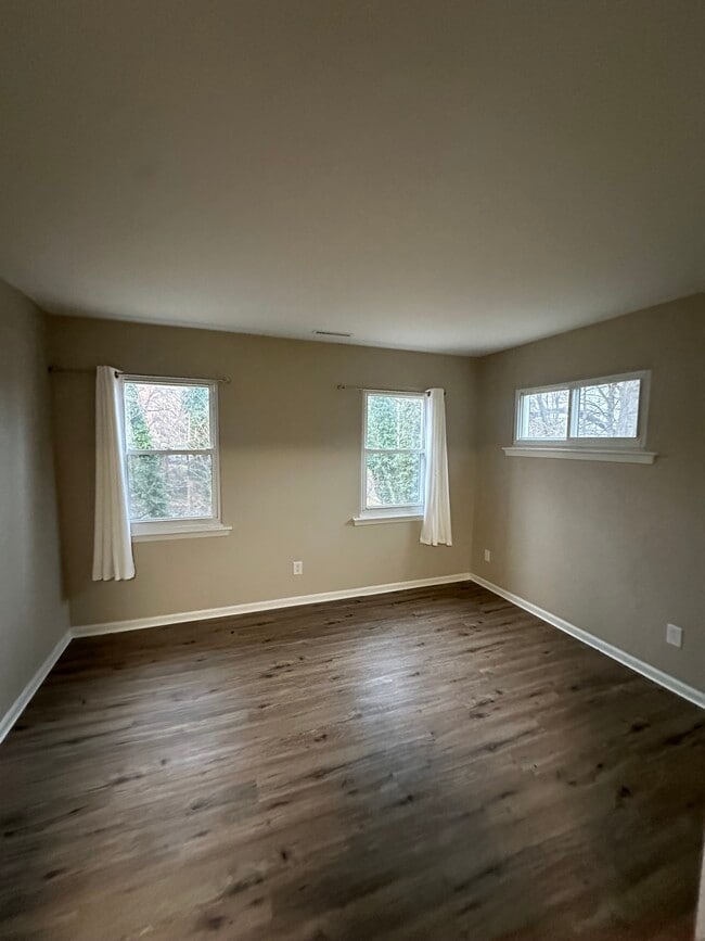 8 Cedar Ave