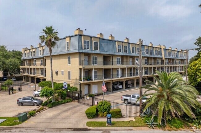 Building Photo - 921 Marine Dr Unit 332
