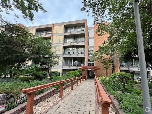 Building Photo - 6020 Oakwood Dr Unit 1G Rental