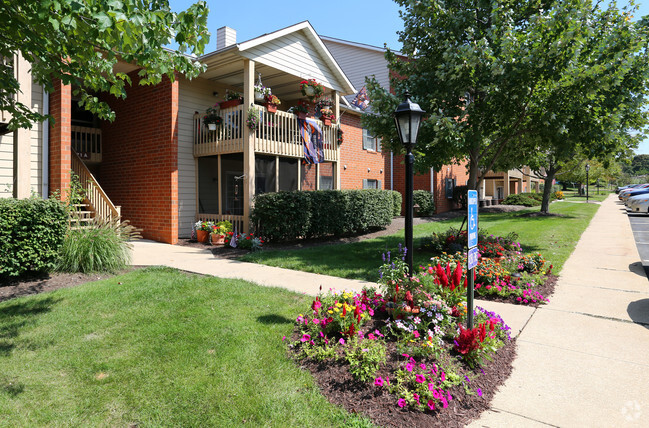 Versailles Gardens - Versailles Gardens Apartments