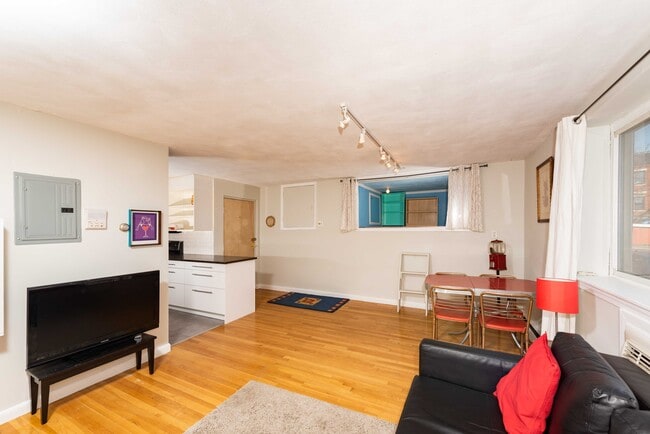 Photo - 135 Inman St Unidad 4