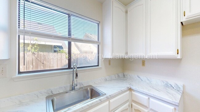 Photo - 1535 Springville Way