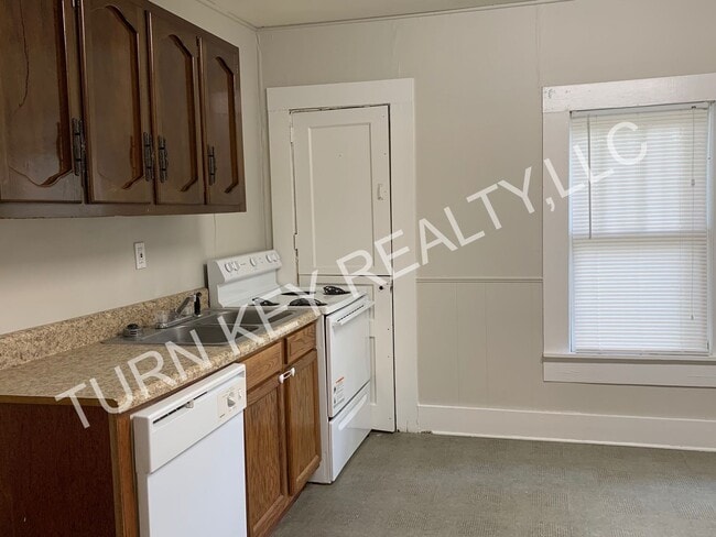 Photo - Apartment unit for rent in a Triplex Home in Irondale