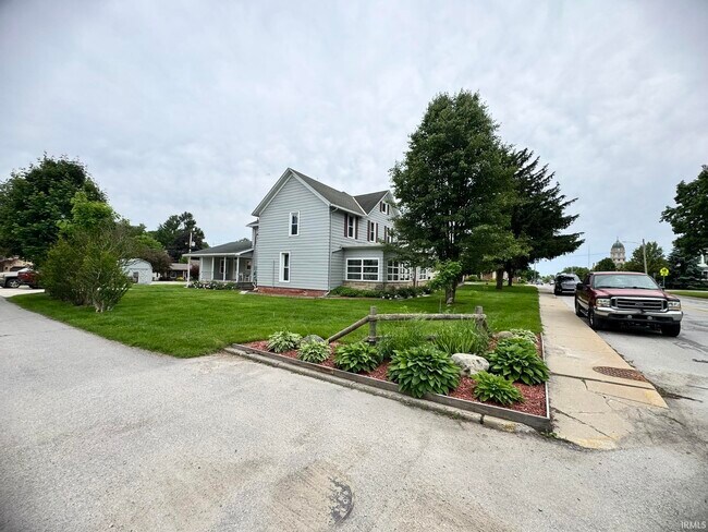 Photo - 304 N Main St