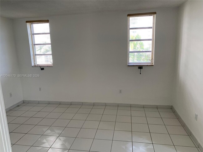 Photo - 2861 Leonard Dr Unidad F301