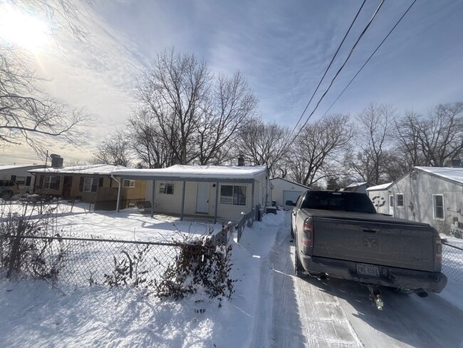 Building Photo - 4 bedroom 1 bath market rent and section 8