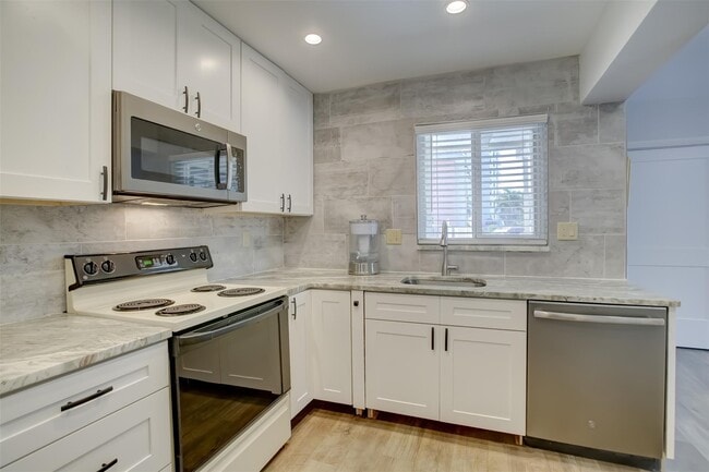 Photo - 1450 N Riverside Dr Unit 101