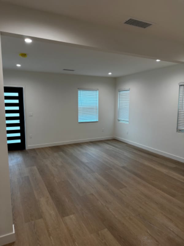 Photo - 2010-2010 Vineyard Ave Unidad 2008