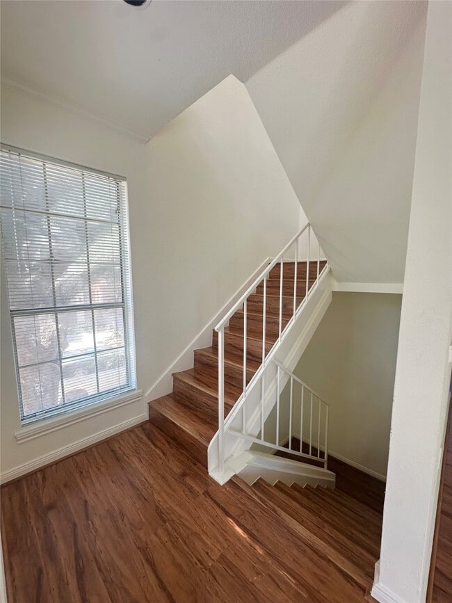Photo - 2633 Peckham St