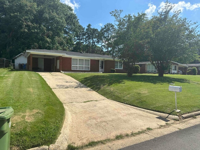 Photo - 2558 Rice St