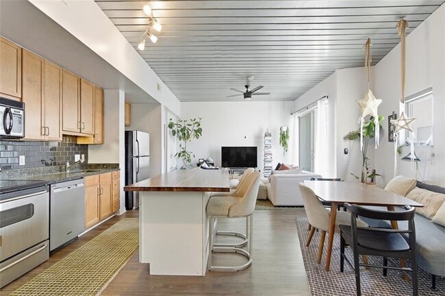Building Photo - 620 Glen Iris Dr NE Unit 523