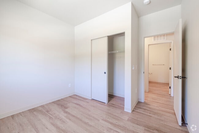 2BR, 2BA - 989SF - Bedroom - The Vicara Apartments & Townhomes
