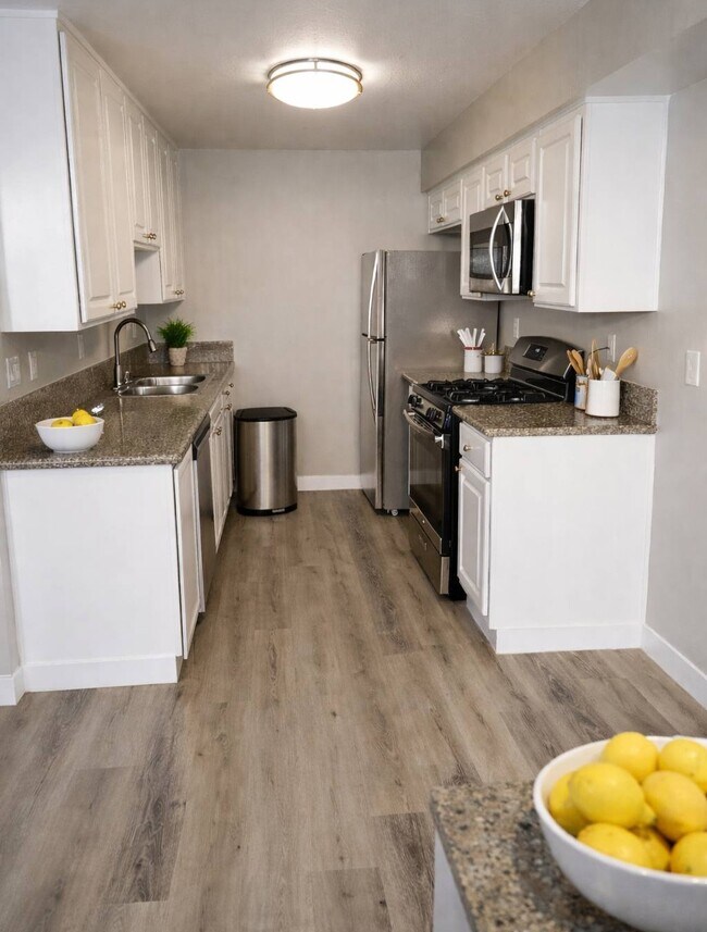 Chateau Lakeside Apartments