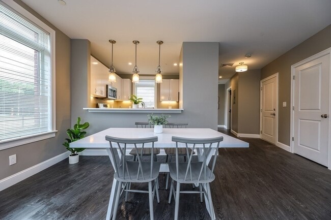 Photo - 4945 Washington St Unit 304