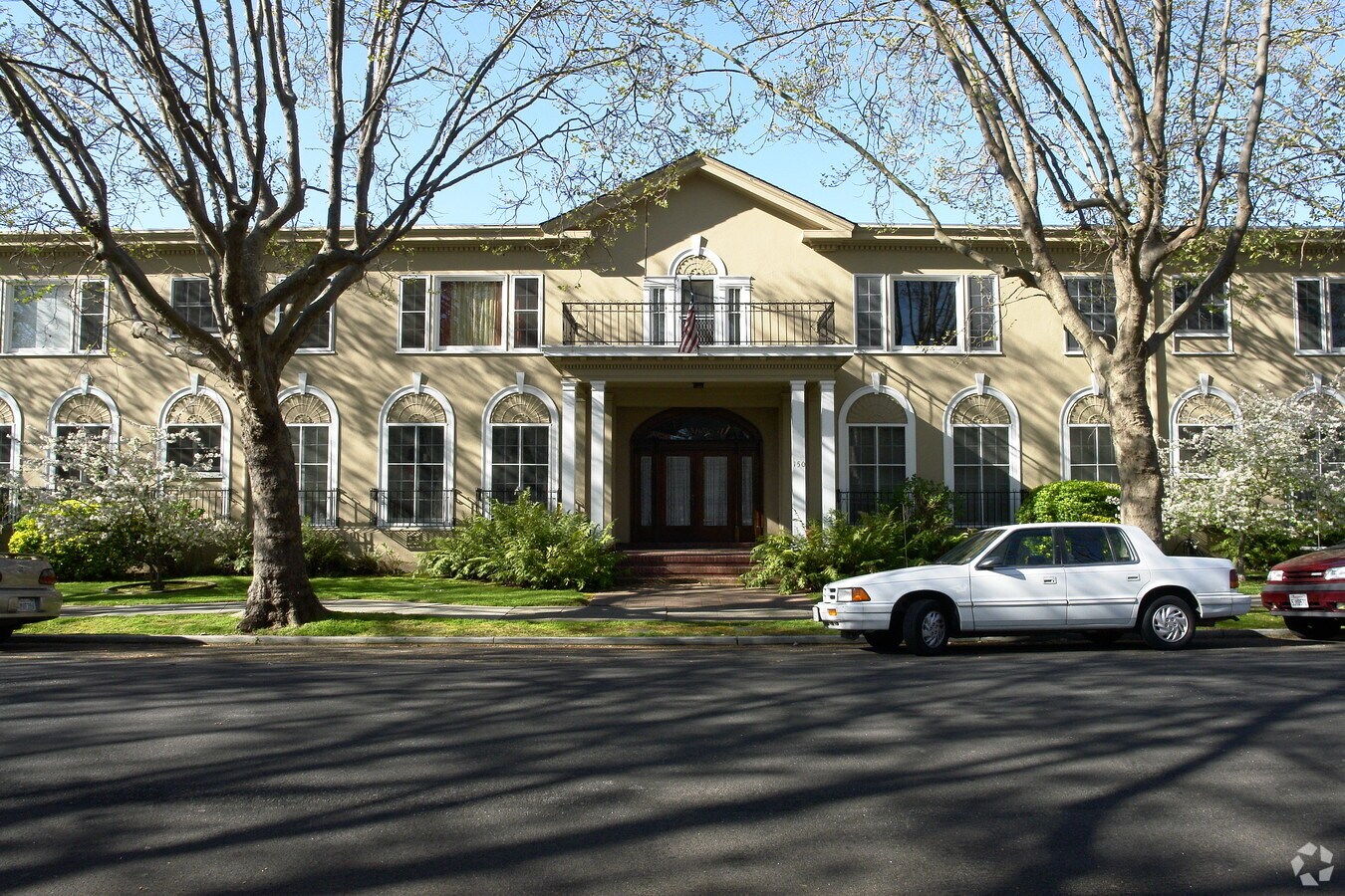 Photo - 150 Duane St Apartments