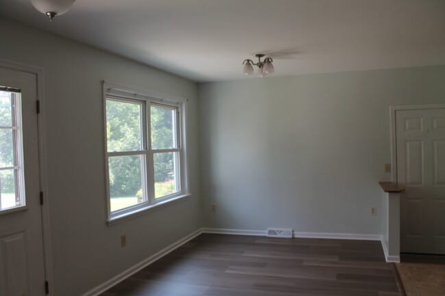 Dinning Area - 553 Gordon Rd Unit 553