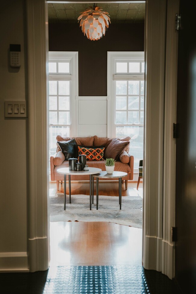 Photo - 1124 Dilworth Crescent Row