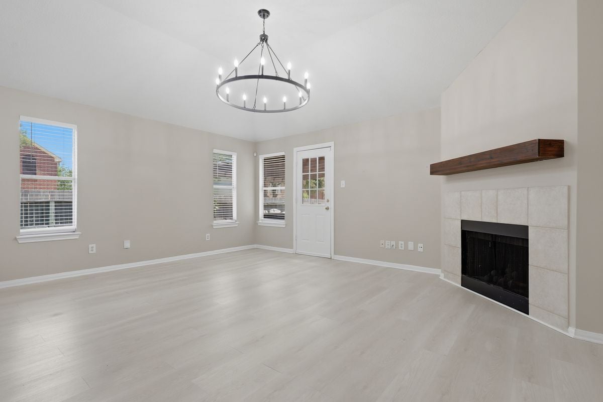 Photo - 17003 Analisa Cir