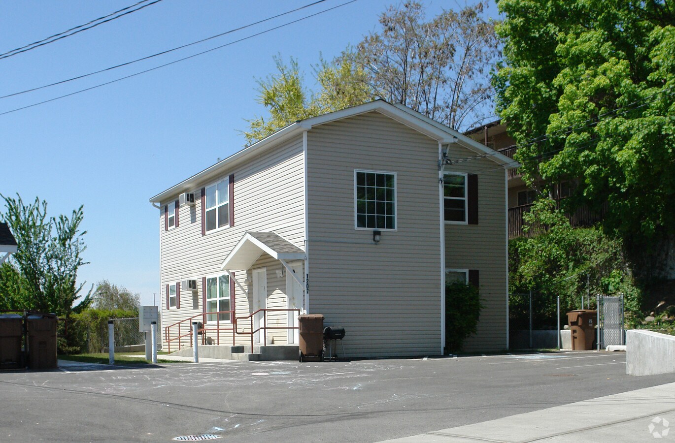 Sharon Lord Apartments - Sharon Lord Apartments