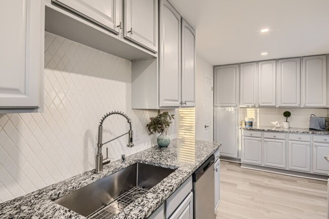 1255 S Monaco St Pkwy