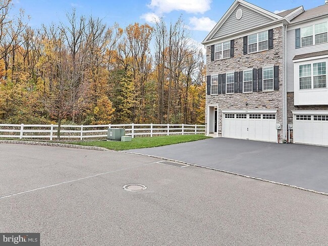 Building Photo - 523 Chestnut Ct